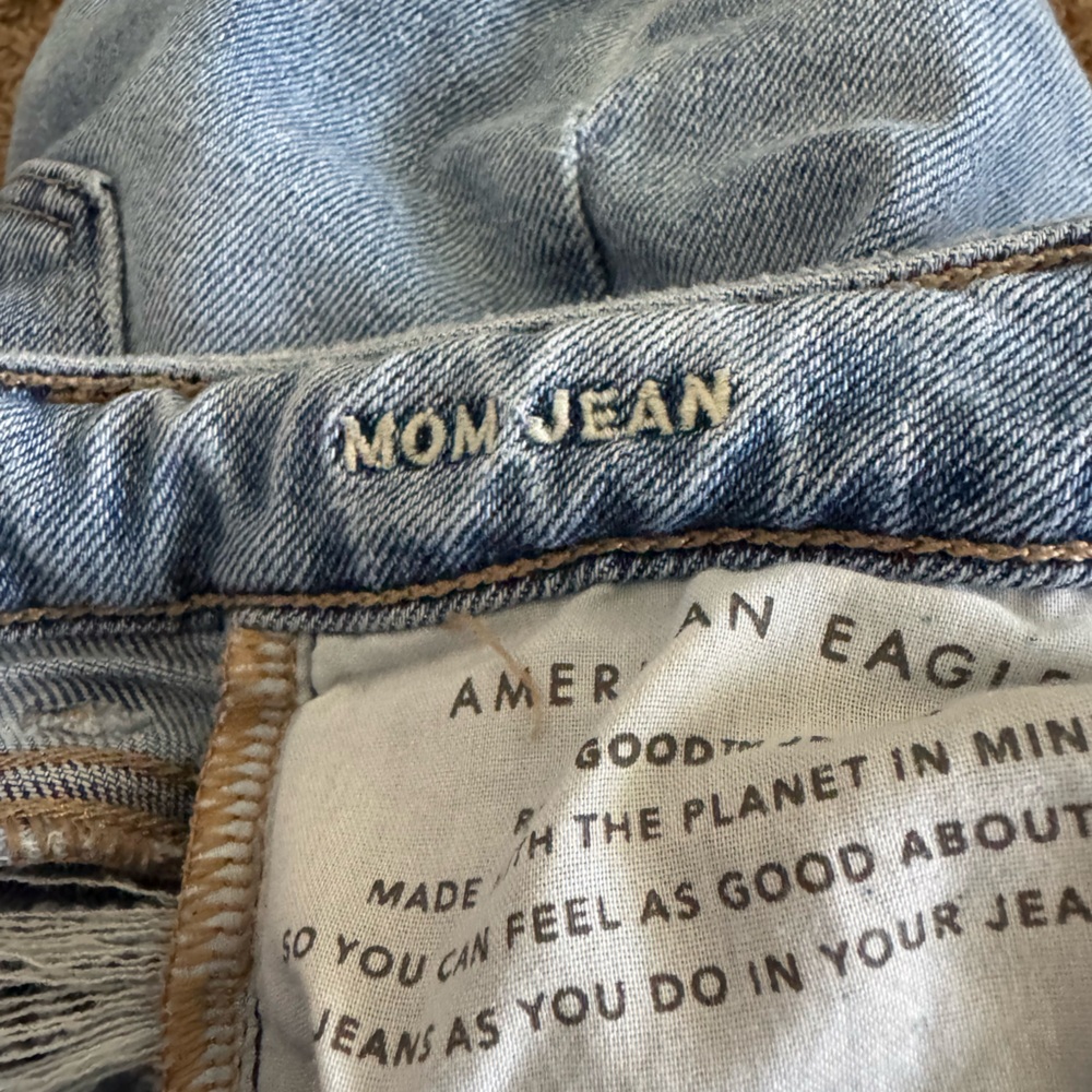 American Eagle Outfitters Distressed Mom Jeans size 00 Short - Picture 12 of 12